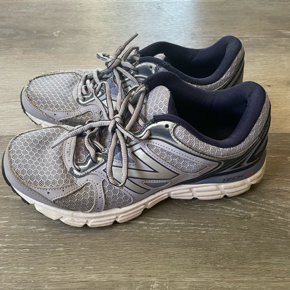 New Balance Women’s Size 8 Gray - W560LB6